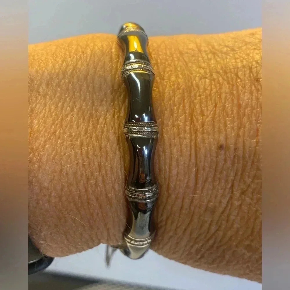 SIAM STERLING SILVER HINGED BANGLE BRACELET. VINTAGE